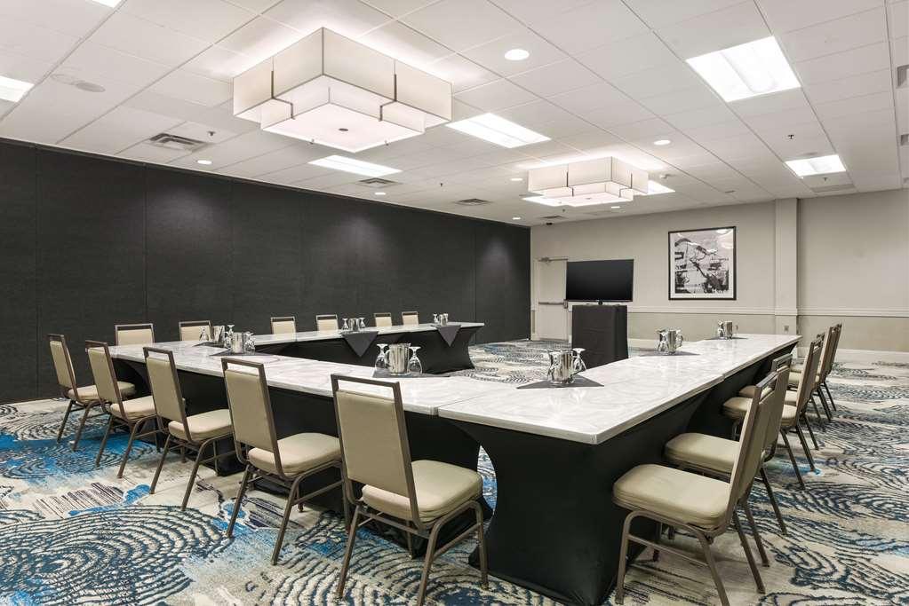 Hotel Embassy By Hilton Tech Center North