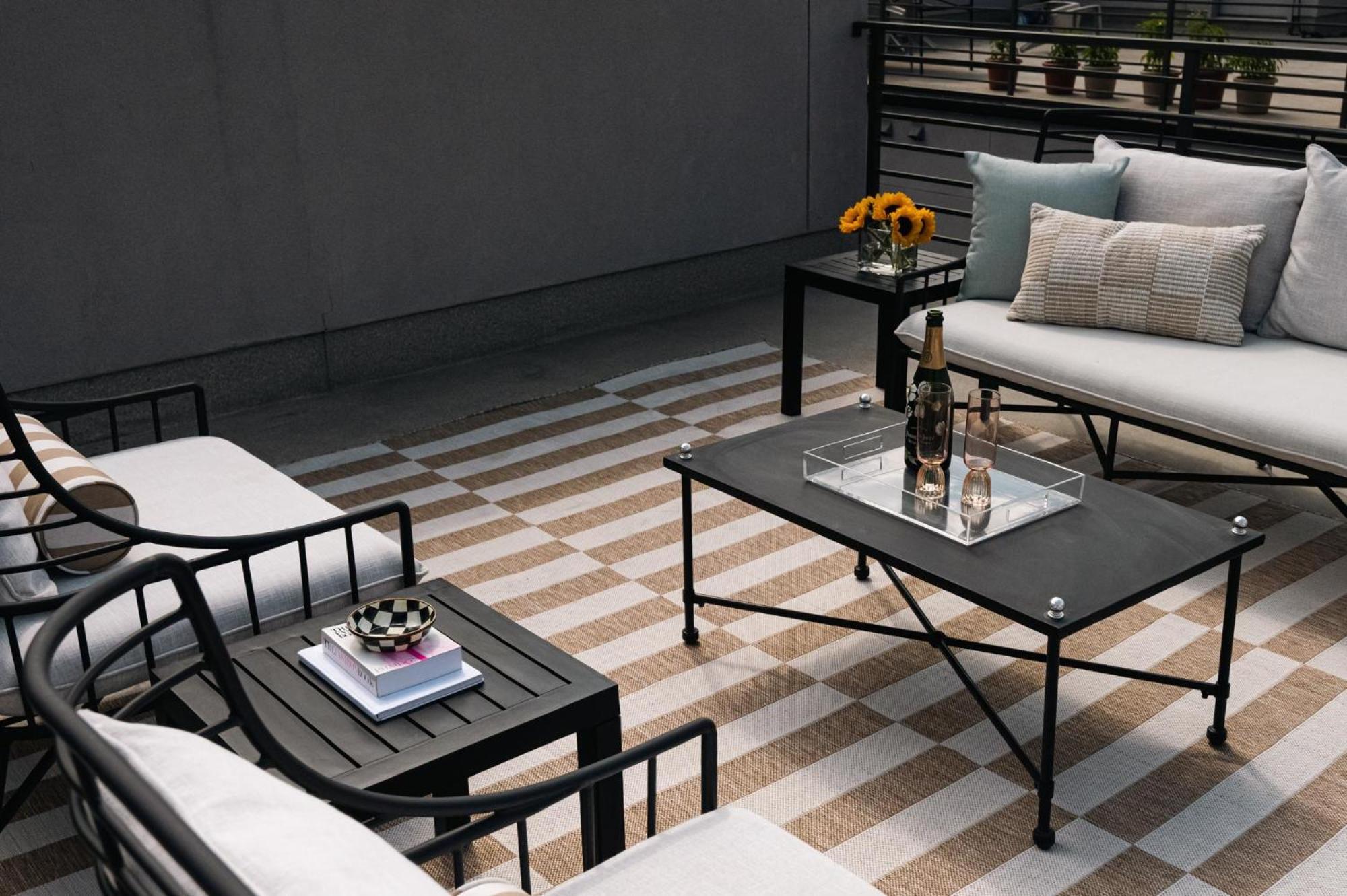 Vogue Posh Pad - Center Of Lohi - Large Roof Deck