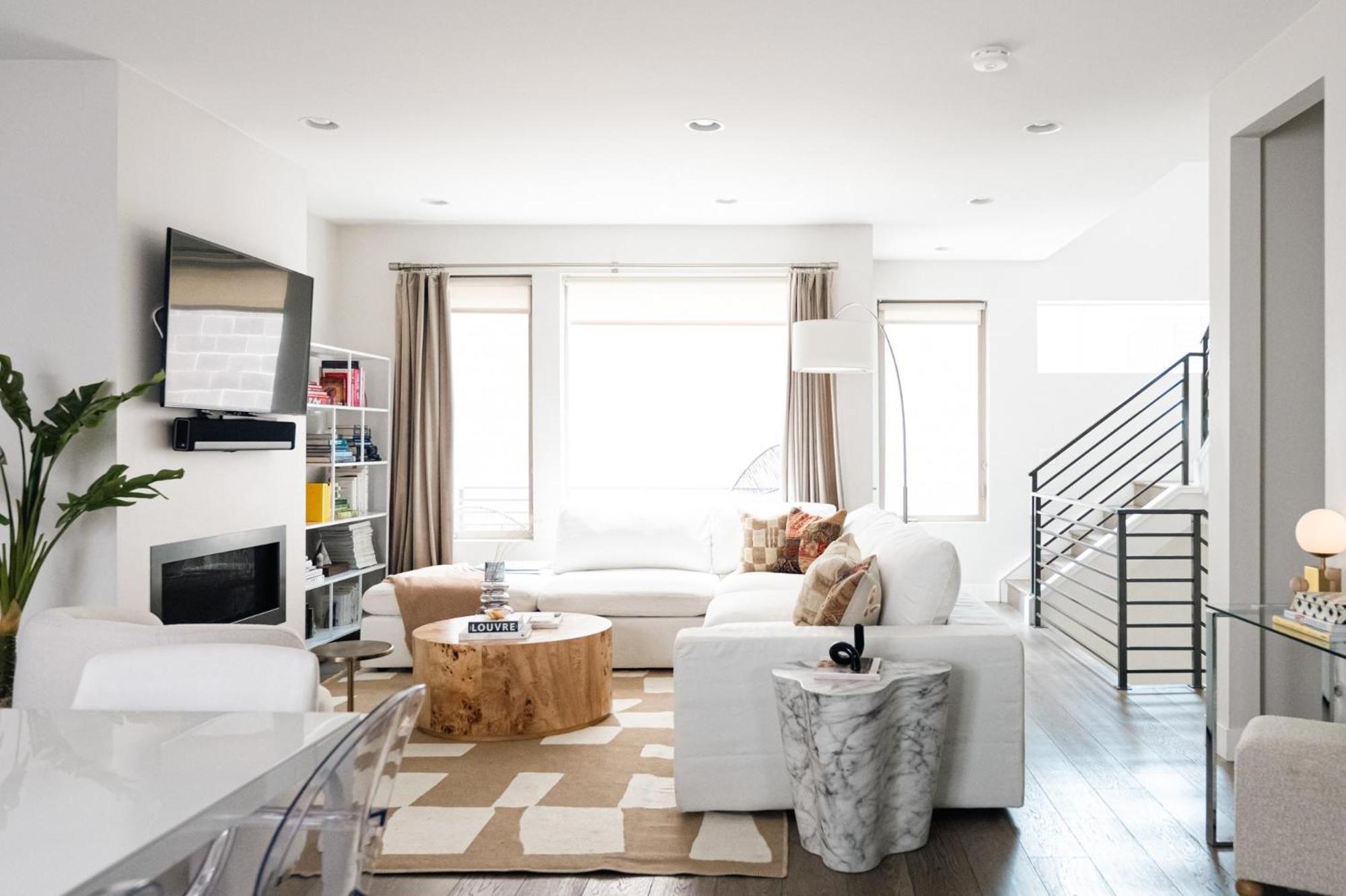 Vogue Posh Pad - Center Of Lohi - Large Roof Deck