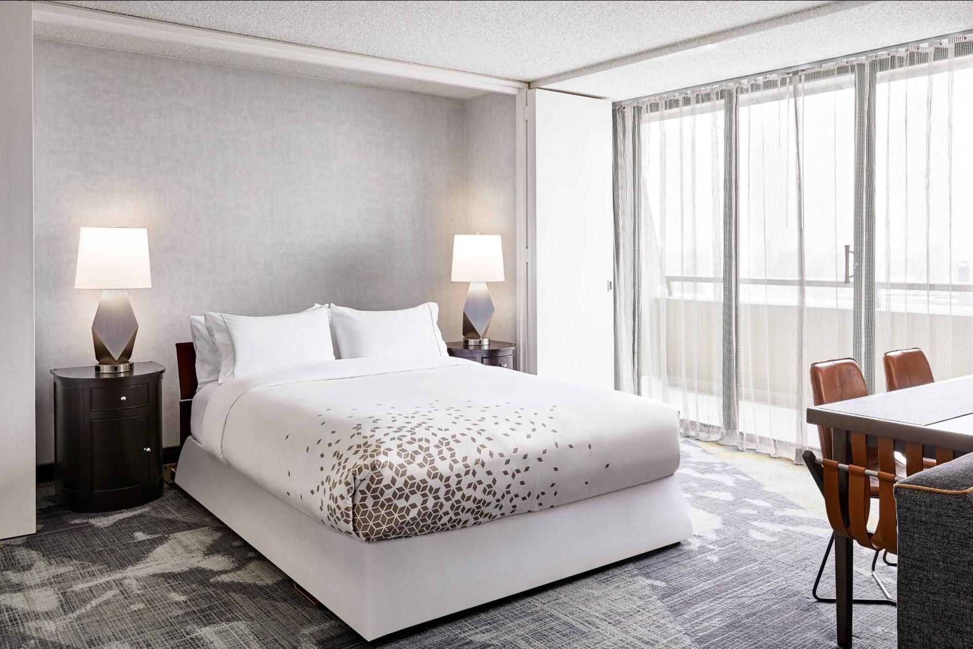 Hotel Renaissance & Conference Center 4*