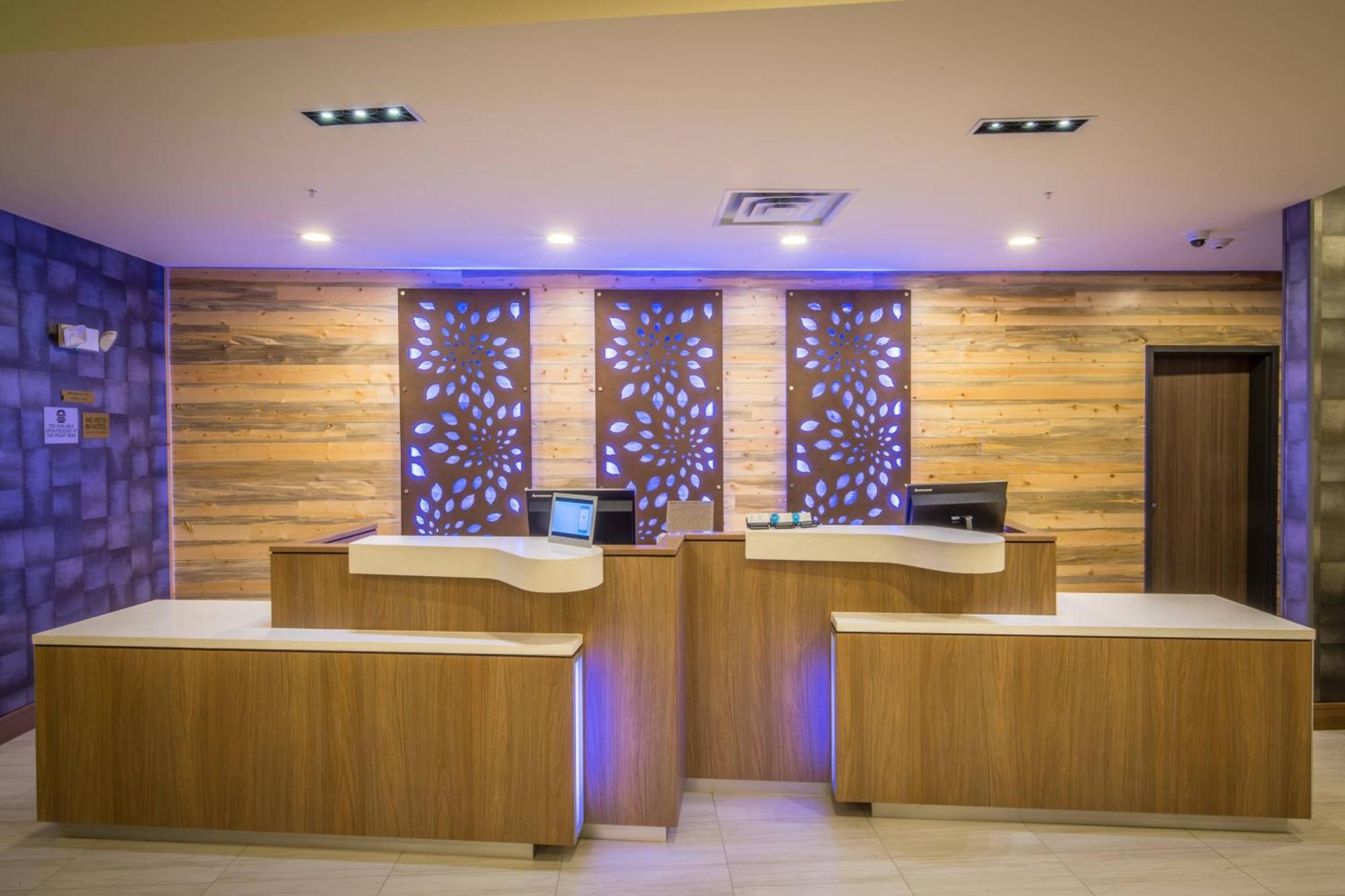 Hotel Fairfield & By Marriott Downtown Denver