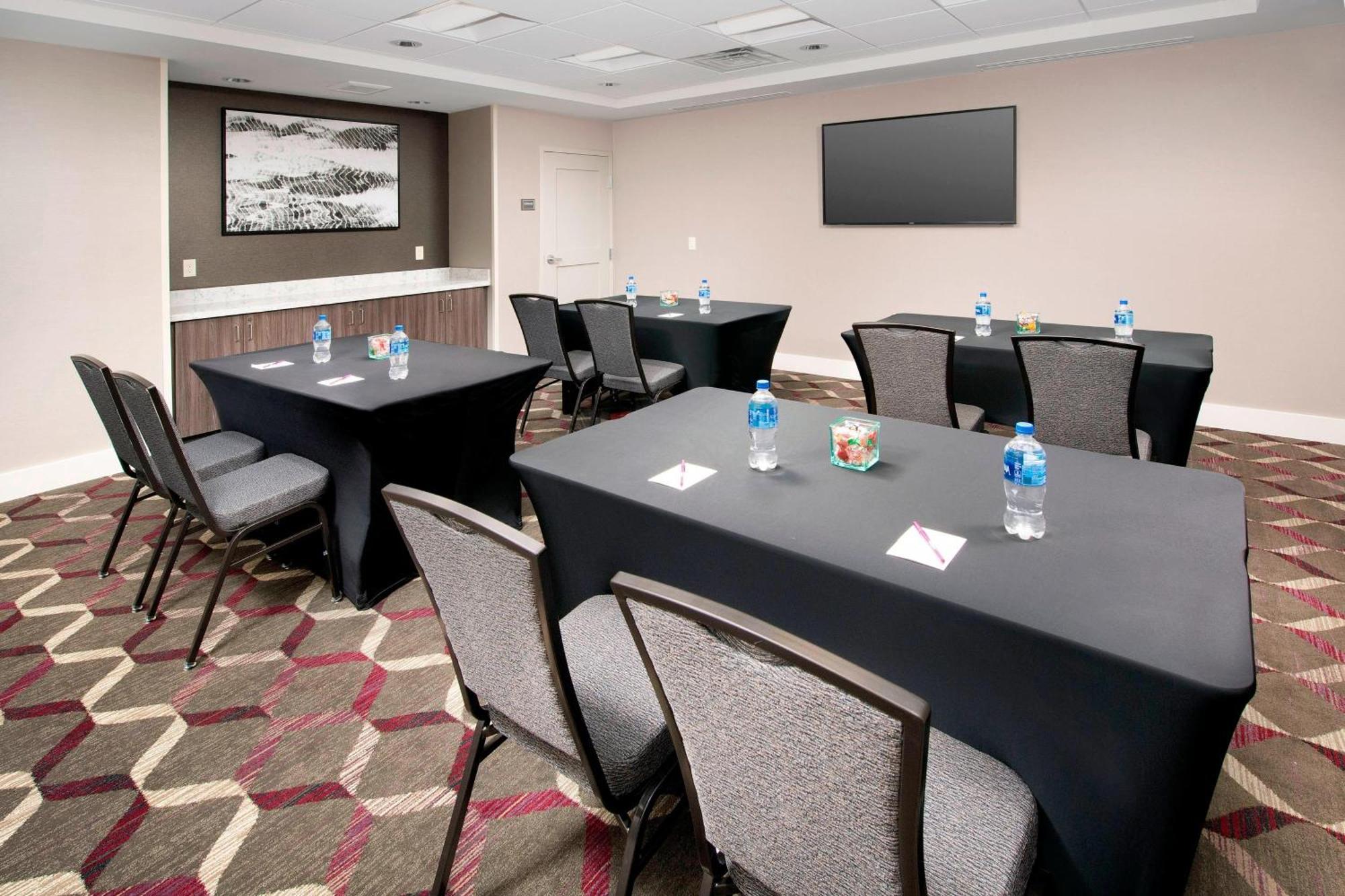 By Marriott Airport/convention Center 3*