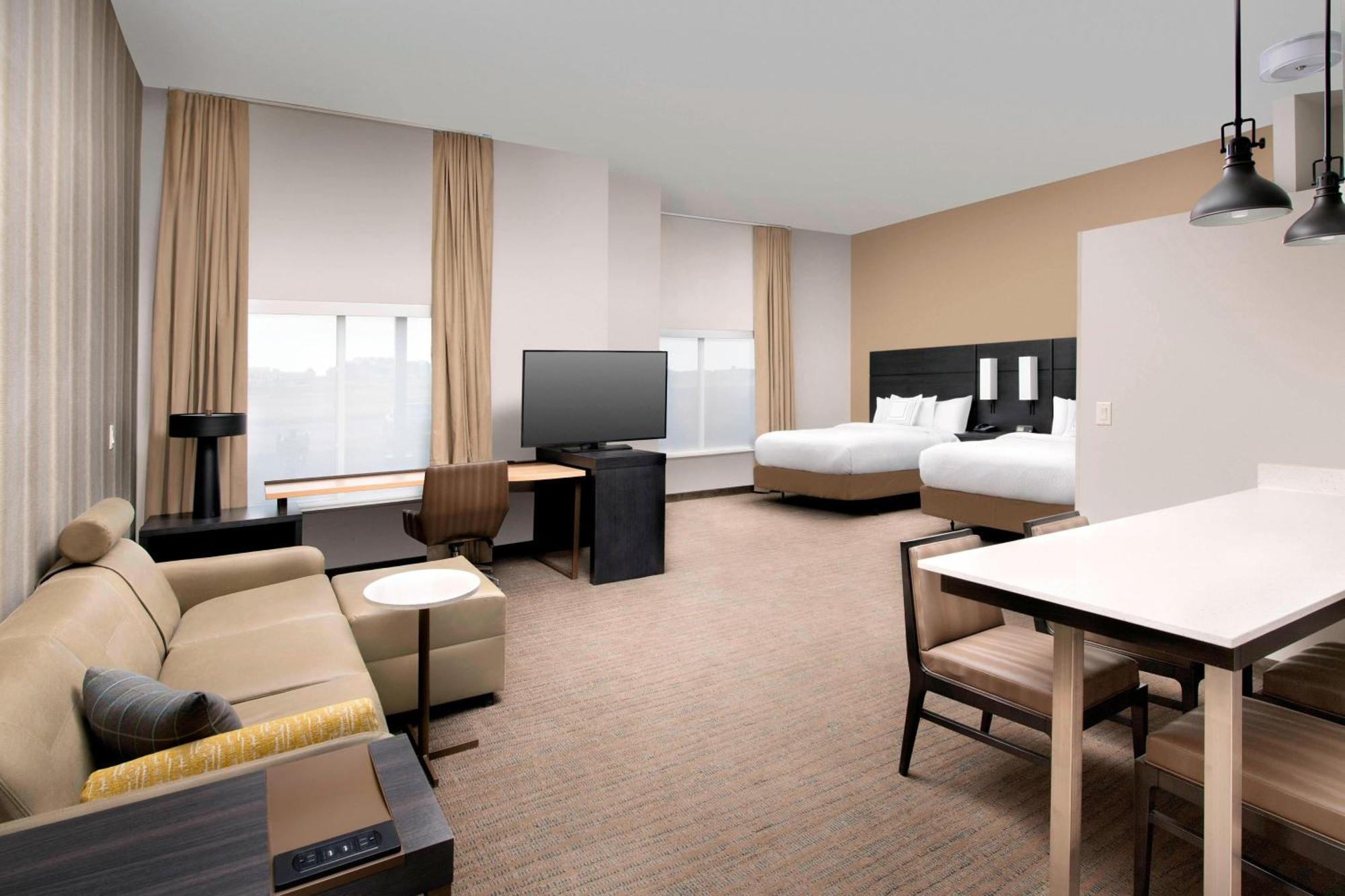 By Marriott Airport/convention Center Hotel