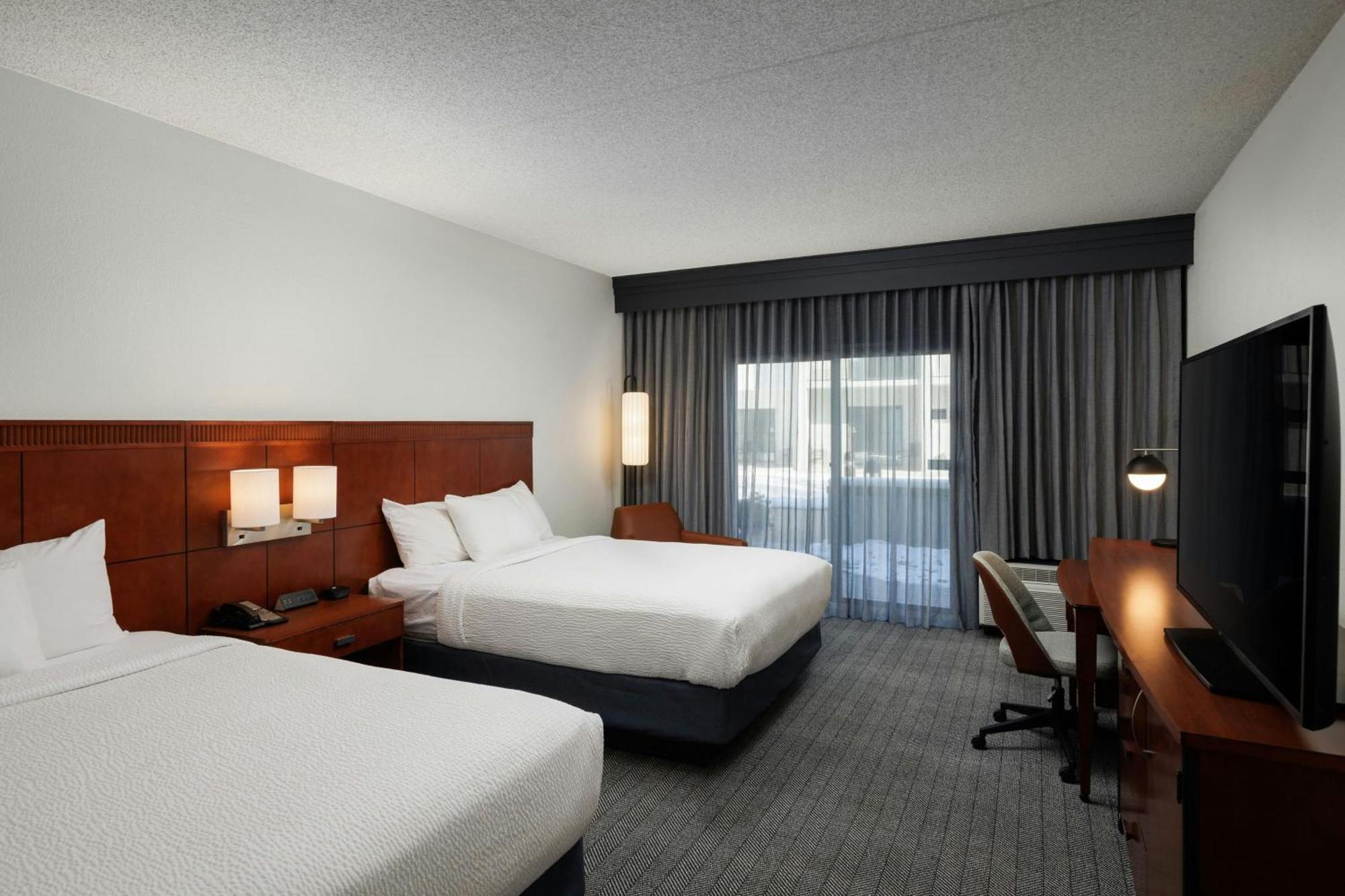 Hotel Courtyard By Marriott Central Park 3*