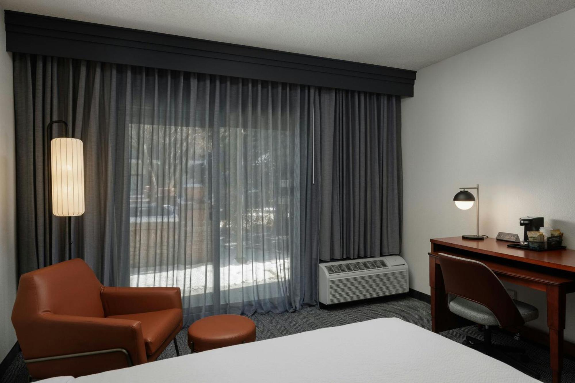 Courtyard By Marriott Central Park Denver