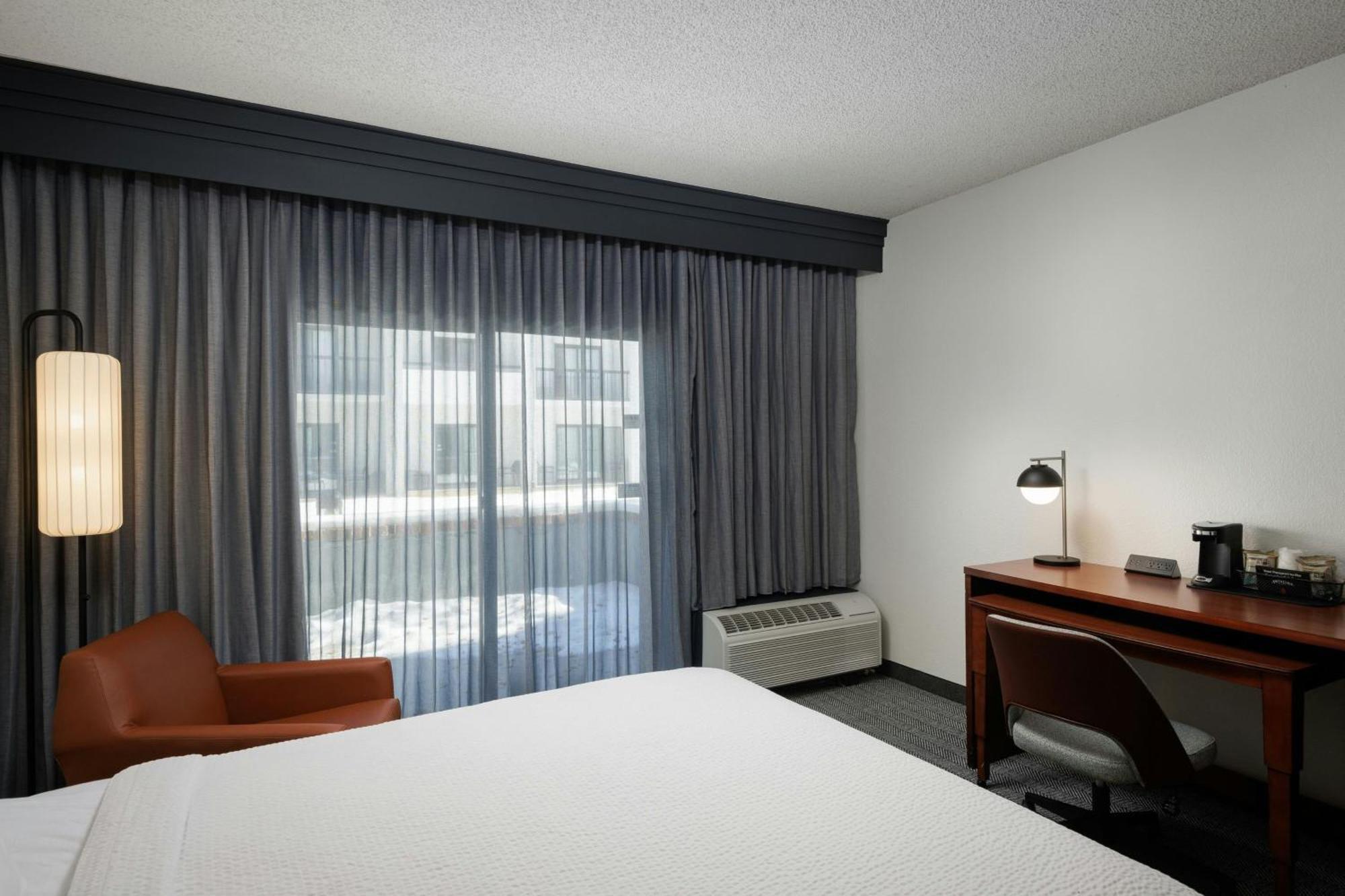 Hotel Courtyard By Marriott Central Park Denver