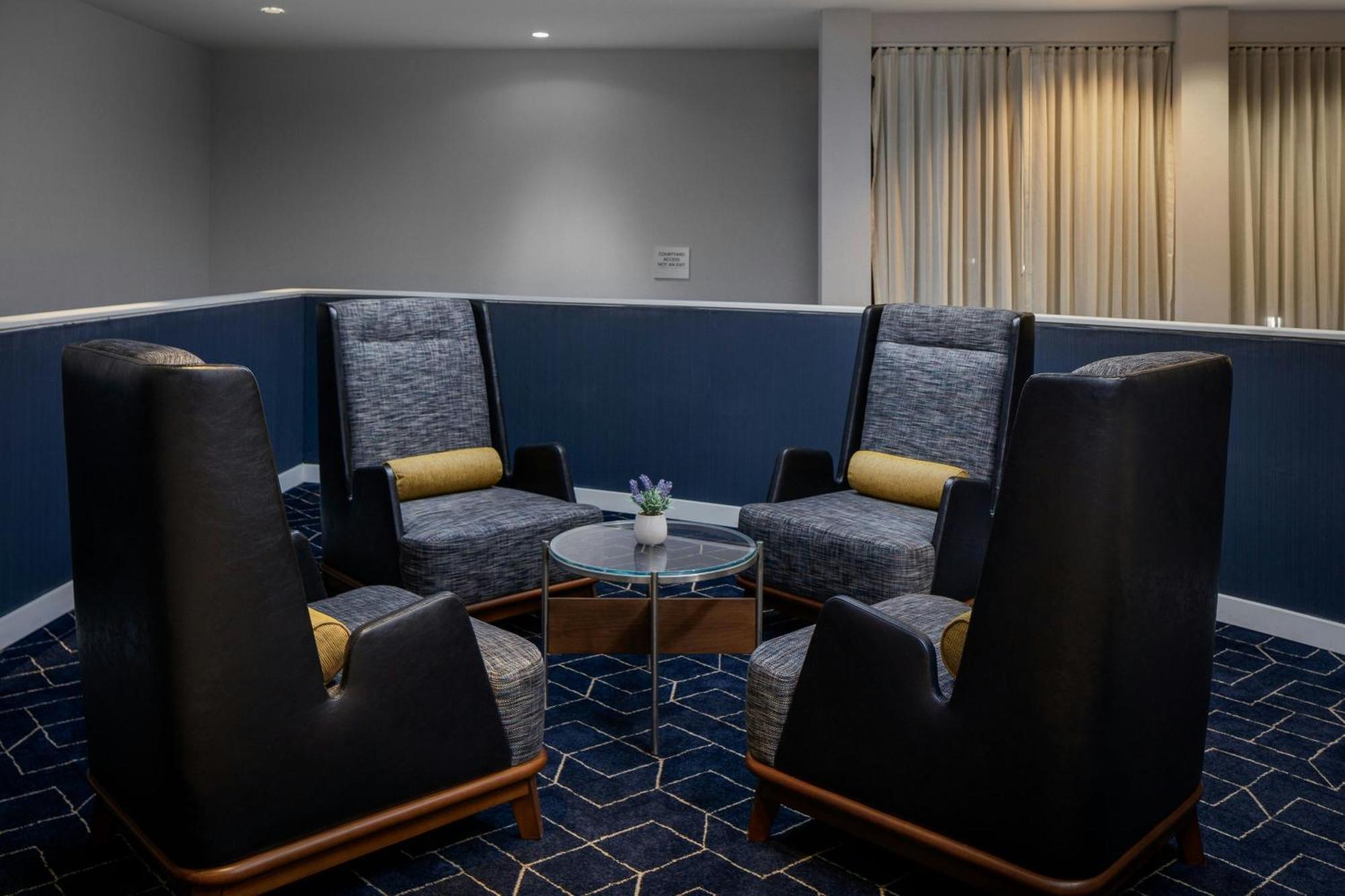 Courtyard By Marriott Central Park Denver