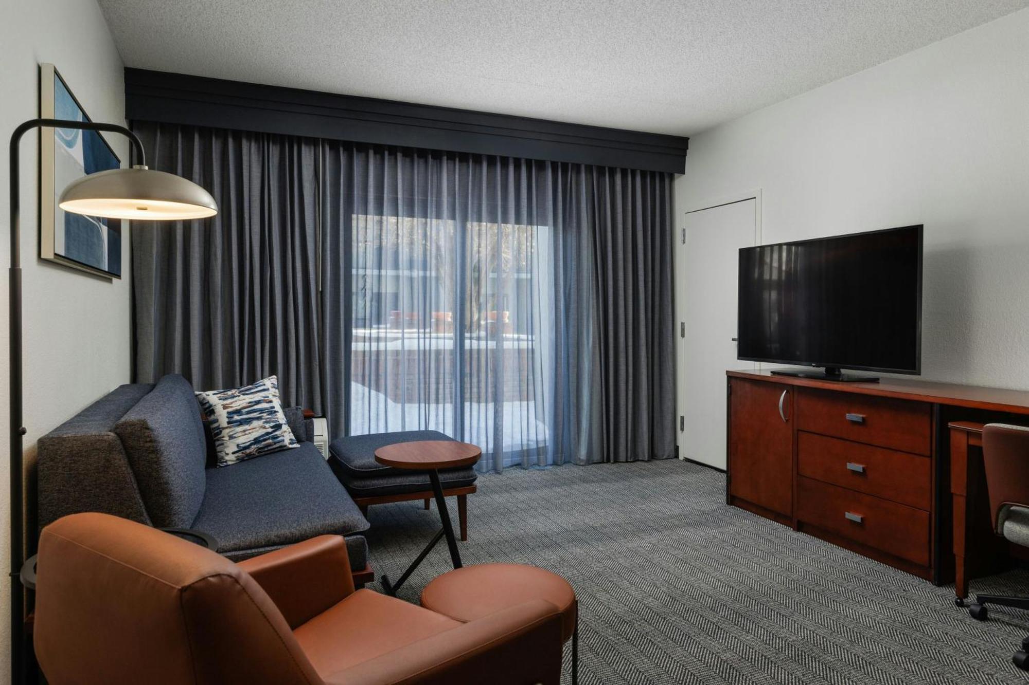 Courtyard By Marriott Central Park Hotel 3*