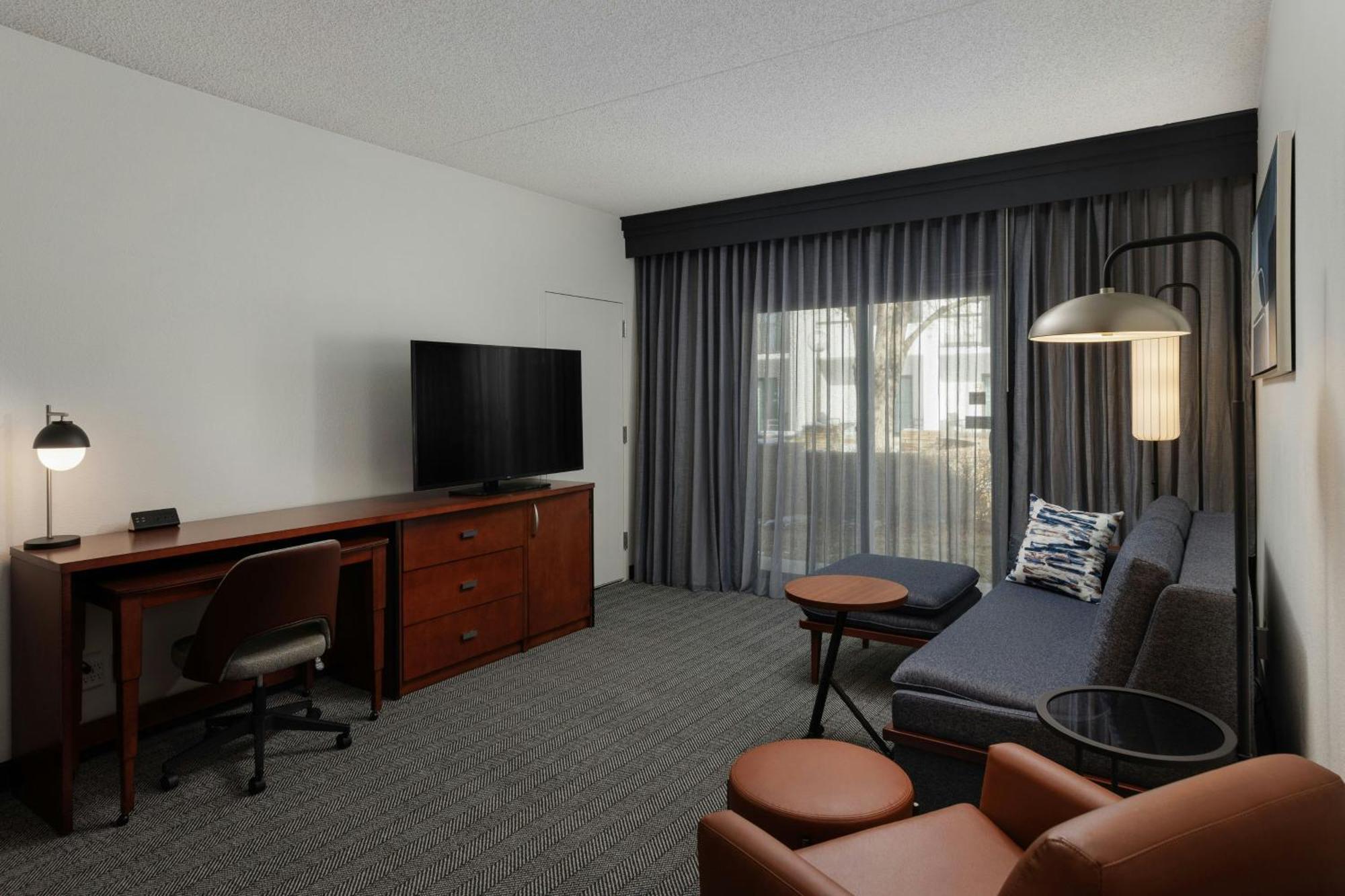 Courtyard By Marriott Central Park Hotel Denver