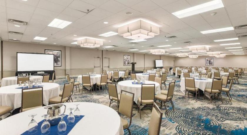 Hotel Embassy By Hilton Tech Center North