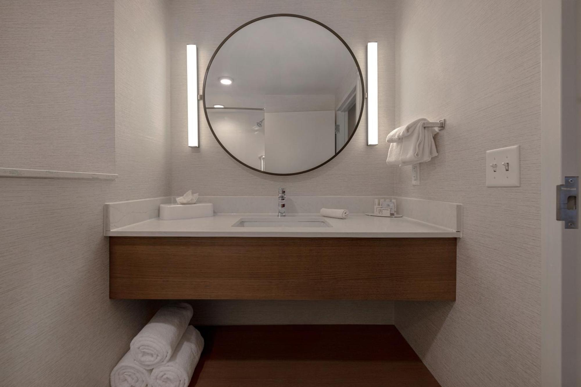 Fairfield By Marriott & Airport At Gateway Park