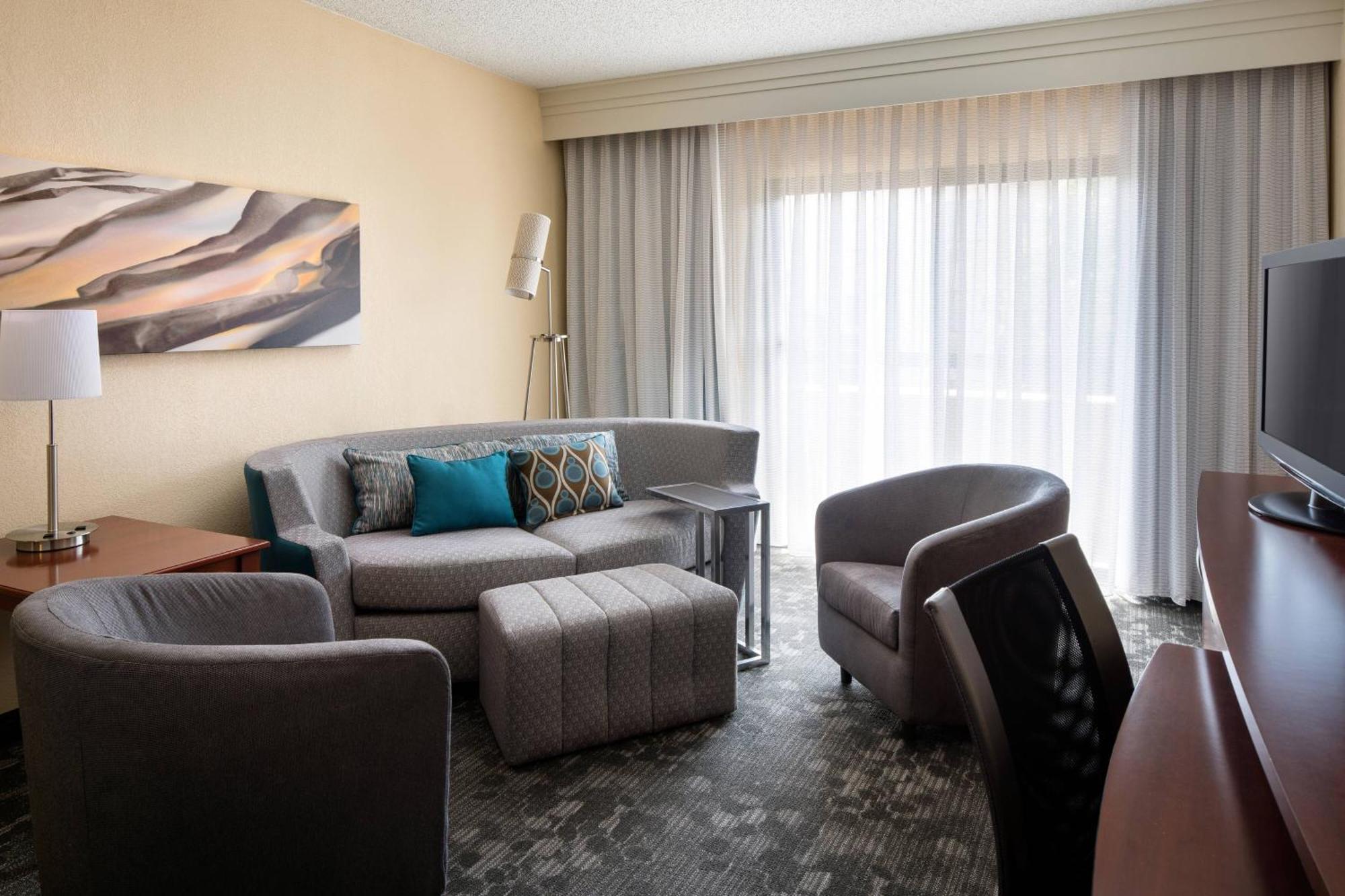 Courtyard By Marriott Central Park Hotel 3*