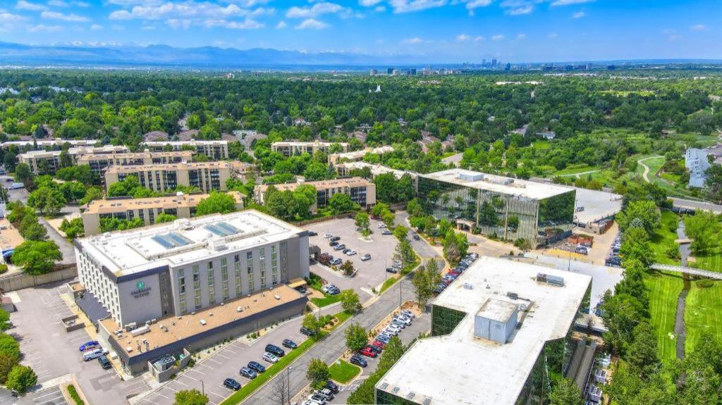 Embassy By Hilton Tech Center North 3*