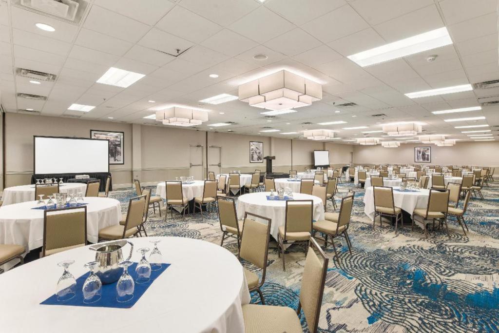 Hotel Embassy By Hilton Tech Center North