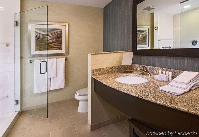 Courtyard By Marriott Central Park Hotel