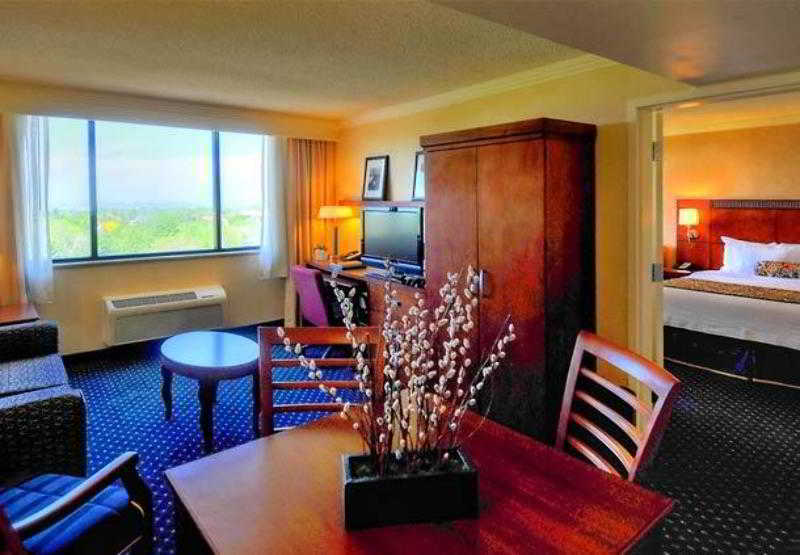 Hotel Courtyard By Marriott Cherry Creek 3*