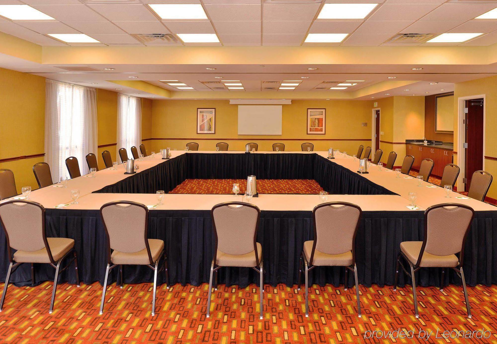 Hotel Courtyard By Marriott Cherry Creek 3*