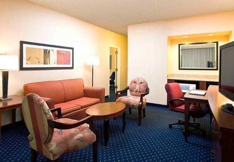 Courtyard By Marriott Central Park Denver