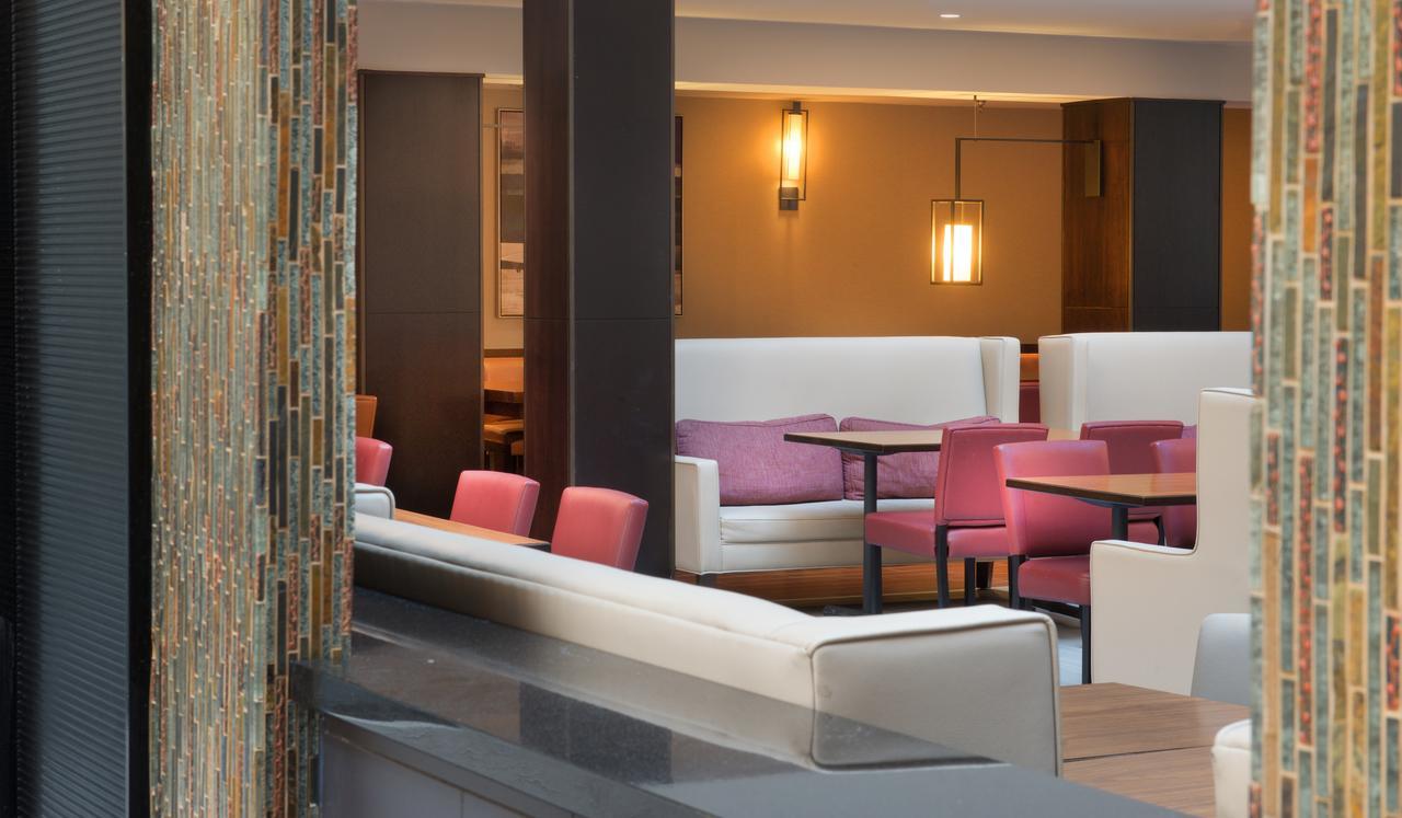 Hotel Embassy By Hilton Tech Center North