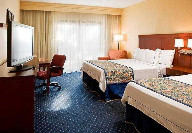Courtyard By Marriott Central Park