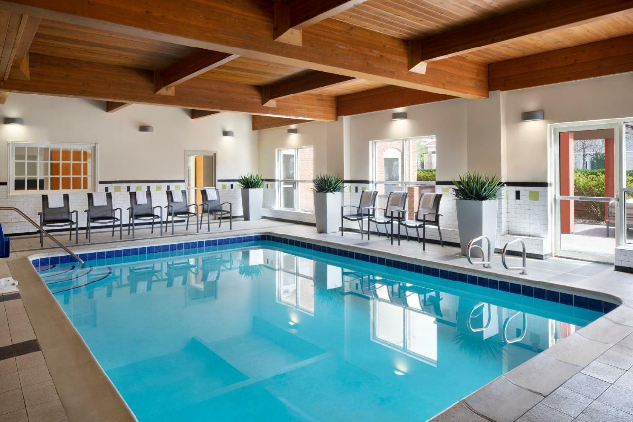 Hotel Fairfield & Airport