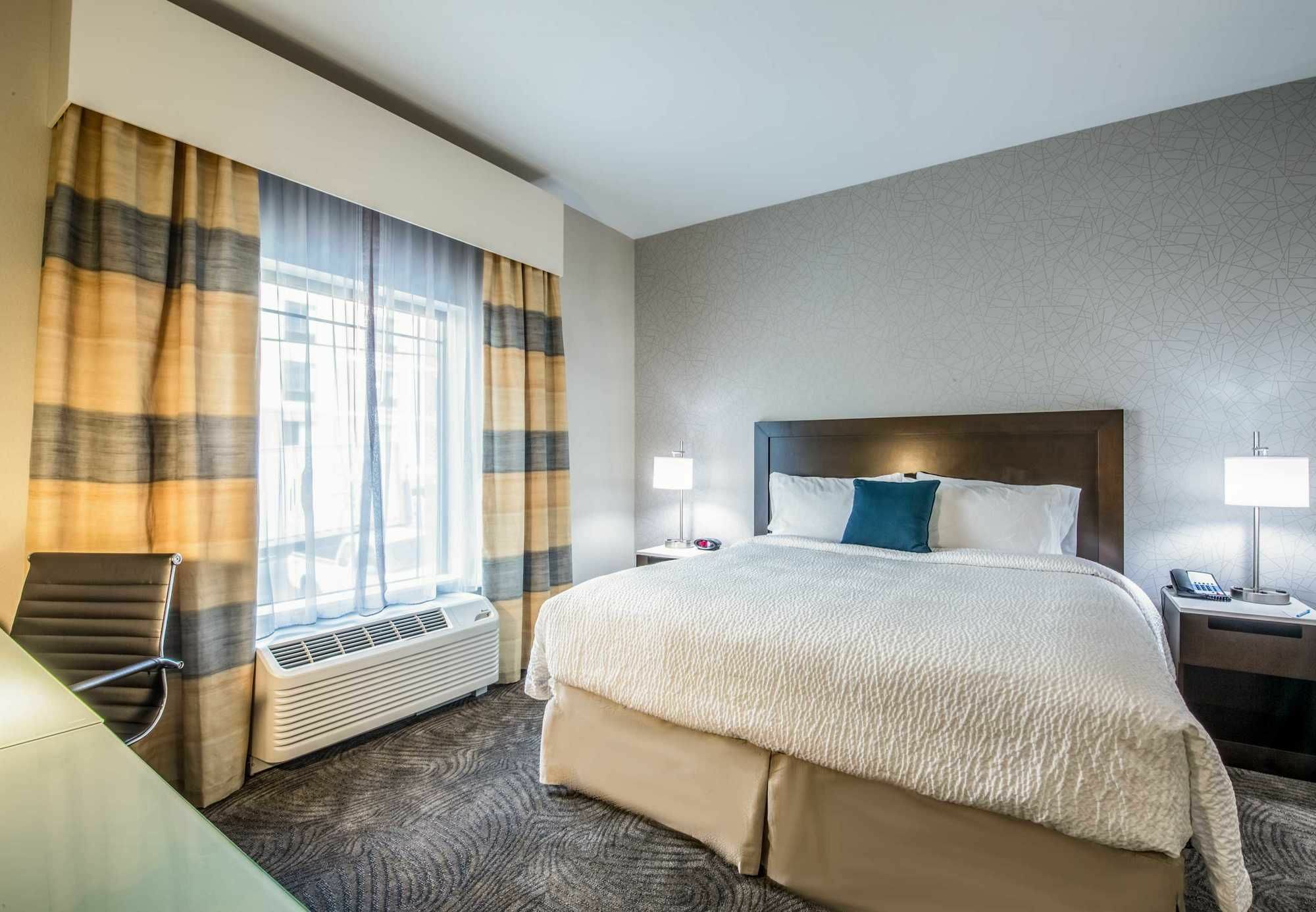 Fairfield & By Marriott Downtown Hotel