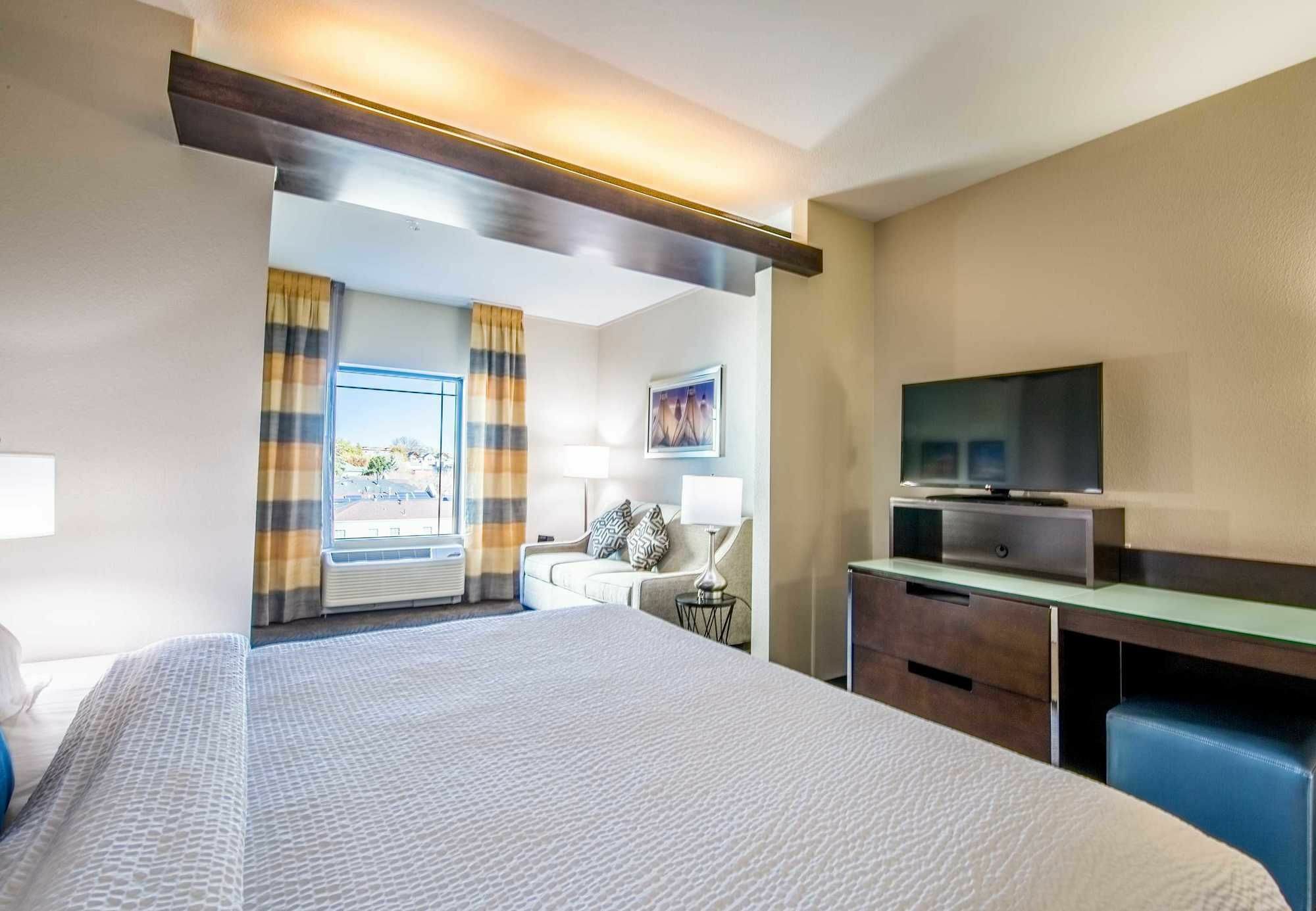 Fairfield & By Marriott Downtown Hotel Denver