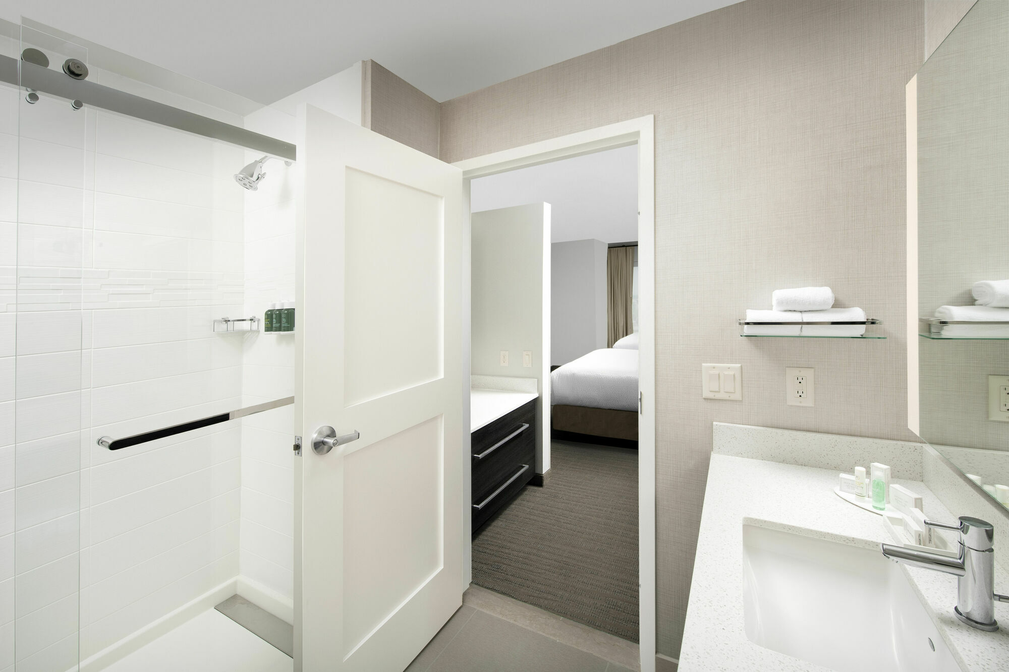 By Marriott Airport/convention Center Hotel 3*