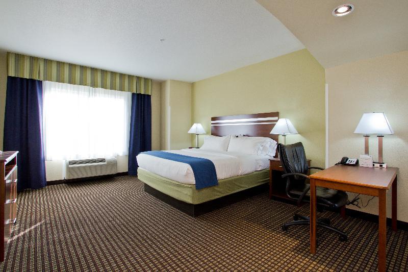 Express And East Peoria Street By Ihg 3*