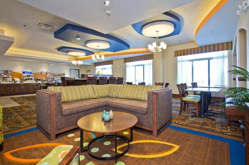 Express And East Peoria Street By Ihg 3*