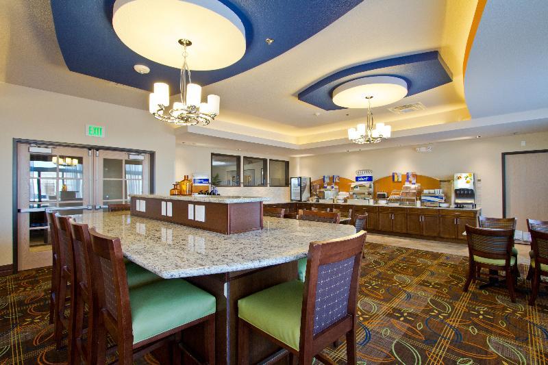 Express And East Peoria Street By Ihg Hotel 3*