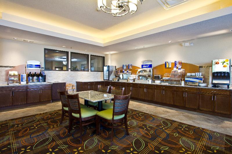 Hotel Express And East Peoria Street By Ihg 3*